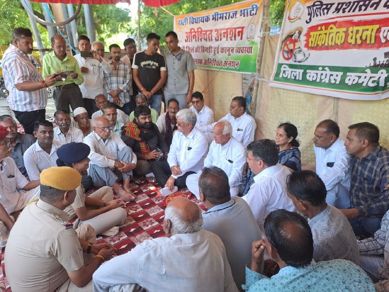 सीओ सिटी मंगलेश चुंडावत, कोतवाल रविंद्रसिंह शनिवार को धरना स्थल पहुंचे और समझाइश कर विधायक भाटी का अनशन समाप्त करवाया।