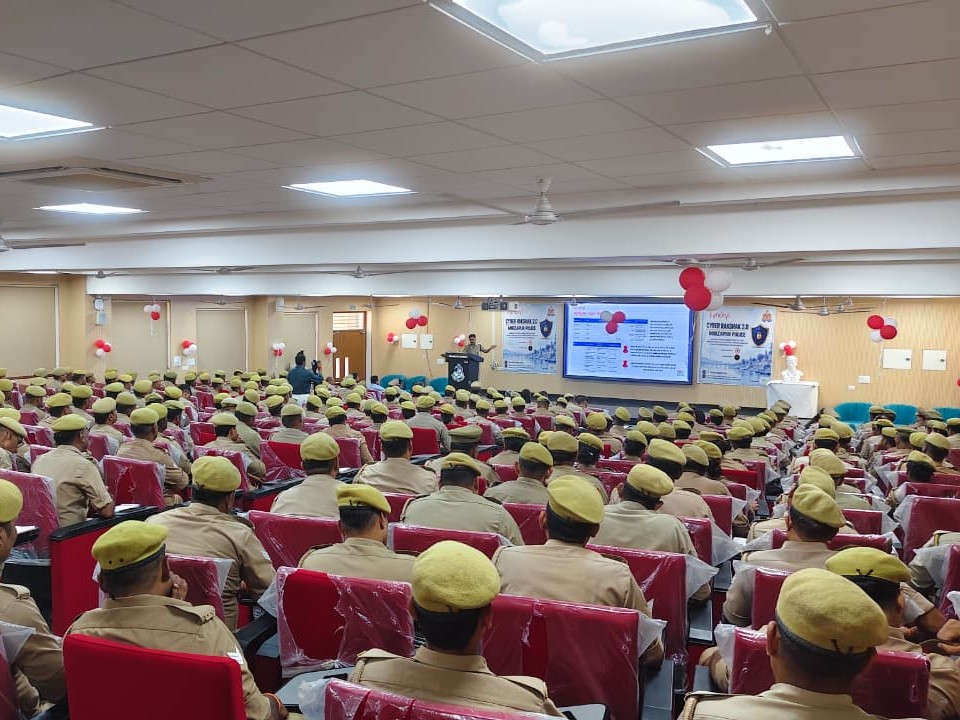 Mirzapur Police Cyber Training Record | SP Aparna Kaushik Awarded