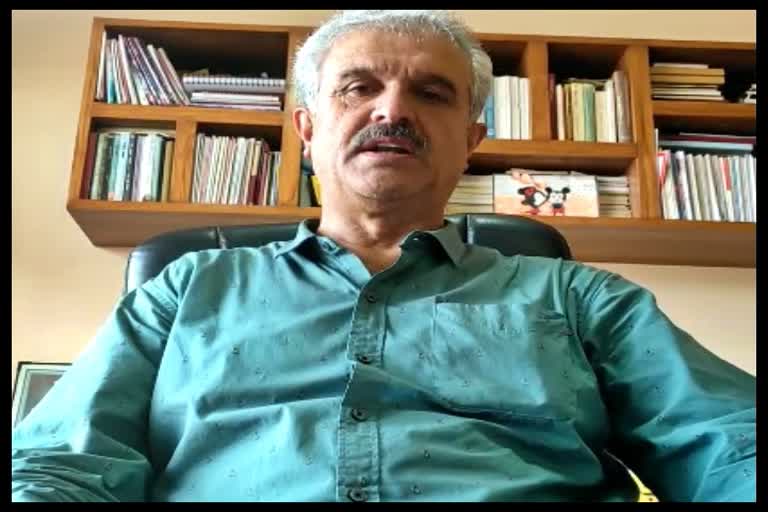 माकपा नेता संजय चौहान ने अधिकारियों पर लगाए थे आढ़तियों से मिलीभगत के आरोप।