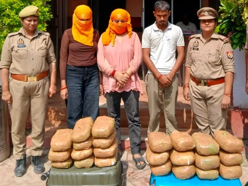 2 महिला के साथ गांजा तस्करी मामले में गिरफ्तार हुआ था।