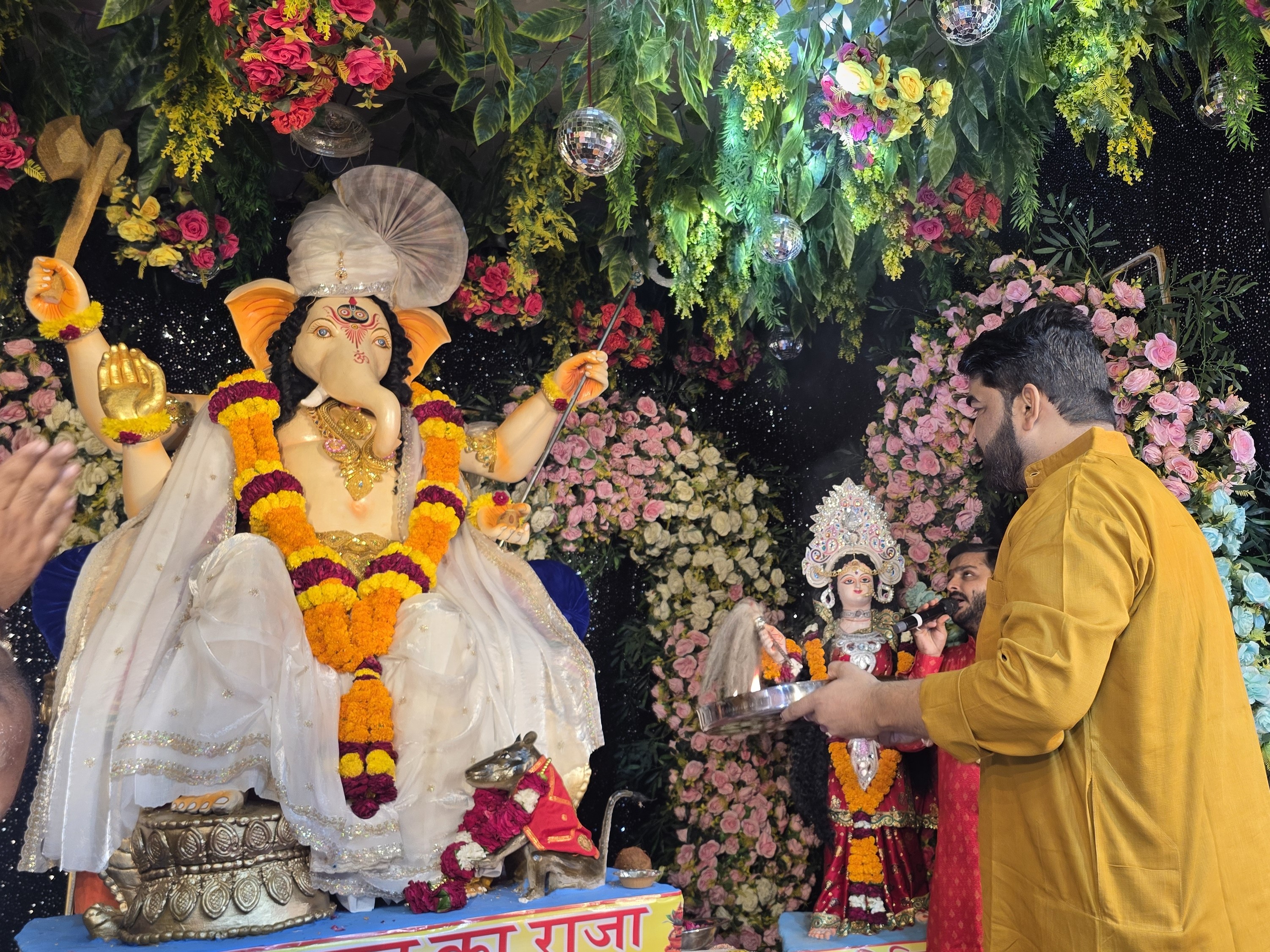 11 दिवसीय गणेशोत्सव में शहर के विभिन्न पांडालों में झांकियां सजी है।
