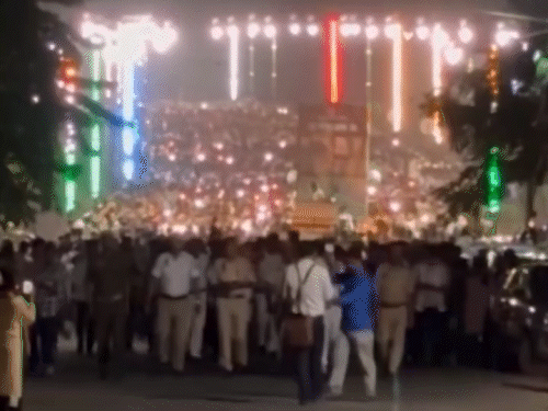Before the funeral, large numbers of people gathered in Guwahati to pay tribute to Zubeen.