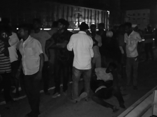 परिजन का रो-रोकर बुरा हाल है।