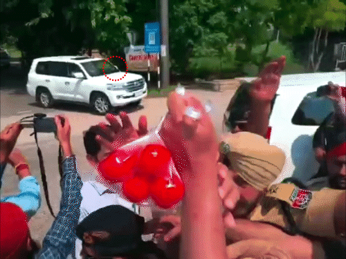 रवनीत सिंह बिट्टू ने सीएम मान के काफिले पर शराब की बोतल और अंडा फेंका।