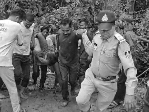 पुलिस के जवान मौके पर पहुंचे। शवों को पोस्टमॉर्टम के लिए भेजवा रहे।