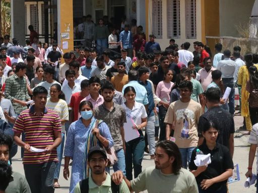 एग्जाम 28 जून को होना था, लेकिन इससे 24 घंटे पहले पेपर लीक हो गया था।