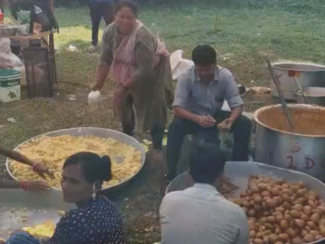 छात्रों के लिए सिख समाज लंगर तैयार किया। युवाओं को फ्री भोजन उपलब्ध करवाया।