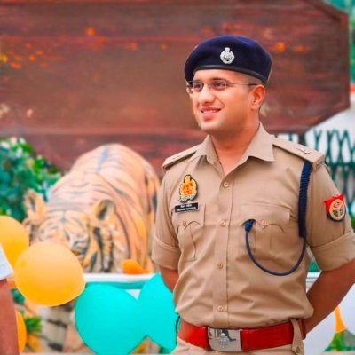 विक्रम दहिया ने 2019 में अपने छठे प्रयास में यूपीएससी परीक्षा पास की और 2020 बैच के आईपीएस बने।