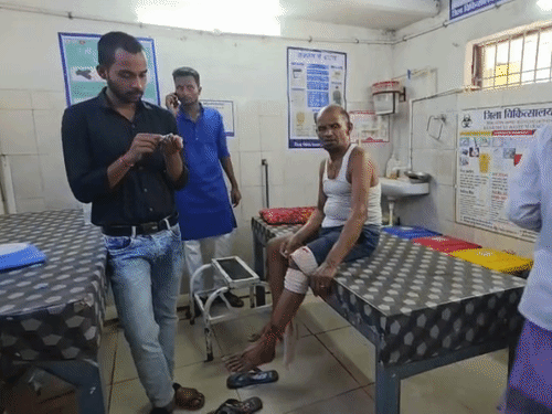 घायलों का इलाज जारी