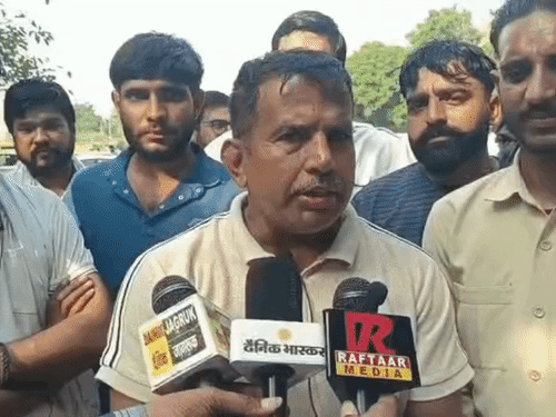 टैक्सी ड्राइवरों ने सरकार से ऐप आधारित टैक्सी सेवाओं के लिए उचित किराया दर निर्धारित करने की मांग की।