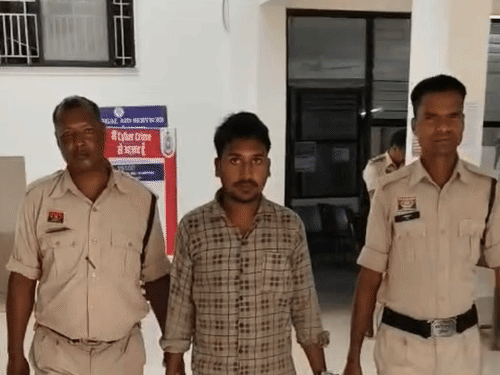 ऑनलाइन प्रक्रिया के नाम पर कई किस्तों में रुपए लिए - Dainik Bhaskar
