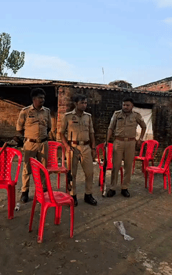 गांव में सुरक्षा को लेकर अभी भी पुलिस तैनात है।