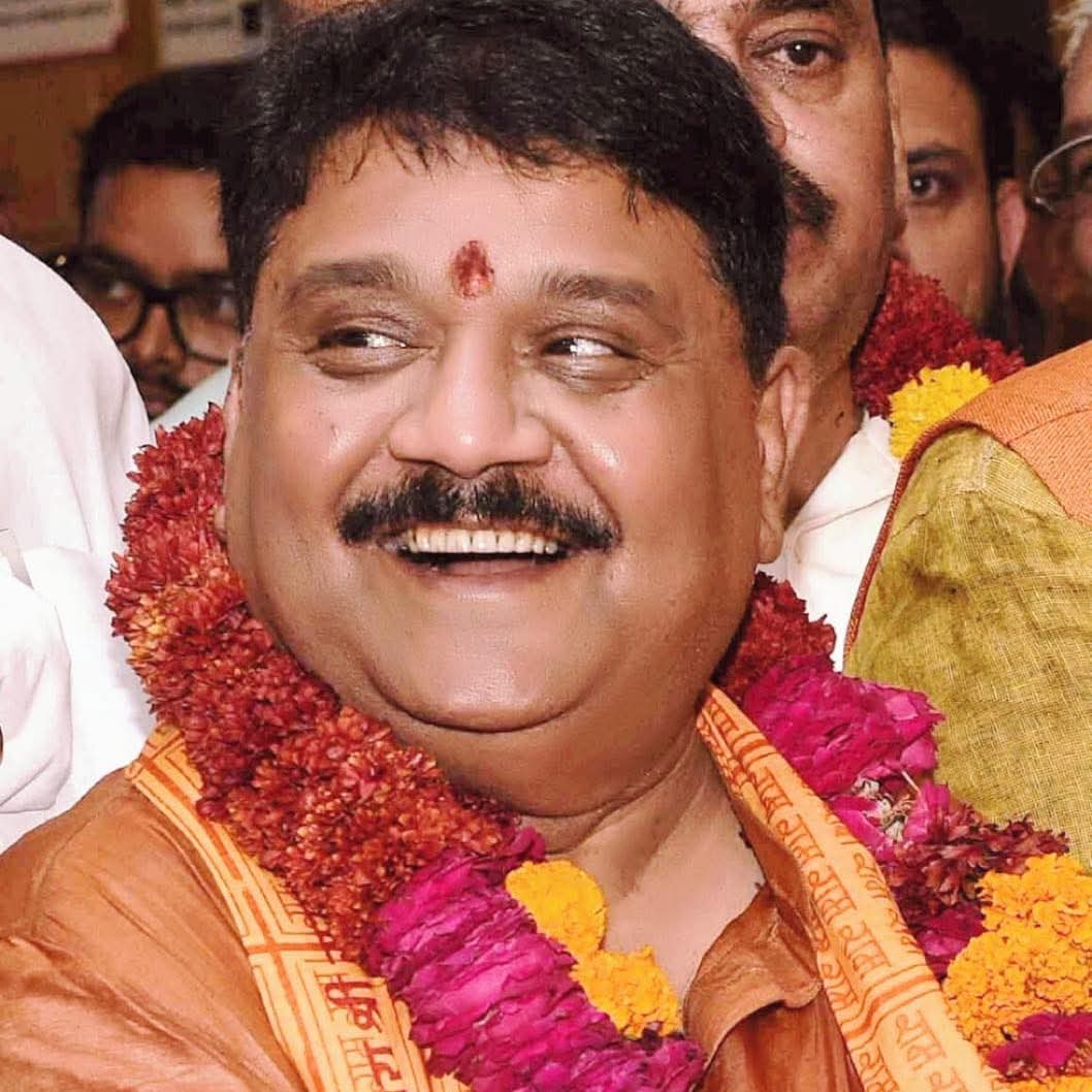 विजय बहादुर पाठक भाजपा के प्रदेश उपाध्यक्ष रहे हैं। वे लगातार दूसरी बार एमएलसी बने है।