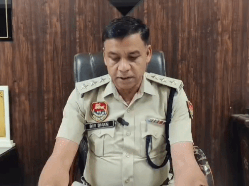 नोटिस के बारे में बताते कैथल डीएसपी बीर भान।