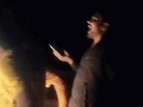हंगामे के दौरान पार्षद के साथी वीडियो बनाने लगे।