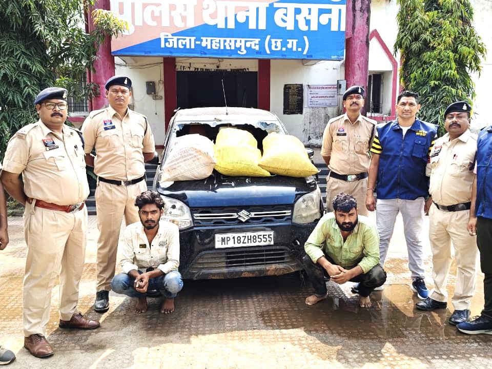 डिक्की से 3 अधजली बोरियों में मिला गांजा