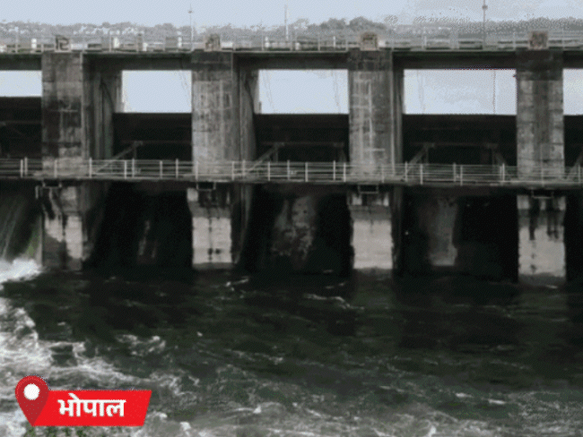 भोपाल में रविवार रात करीब 9 बजे बारिश हुई।
