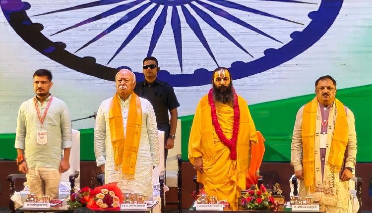 धर्म संसद के दौरान मोहन भागवत ने कहा, ‘मुझे खुशी है कि युवा धर्म के बारे में सोच रहे हैं।’