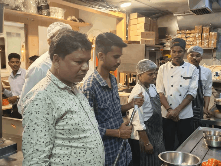 अफसरों के मुताबिक, पूरे प्रदेश में अब तक 450 से ज्यादा छापे मारे जा चुके हैं।
