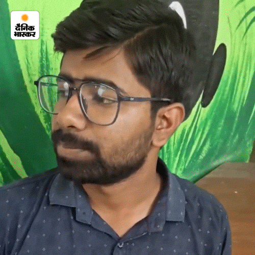 शिक्षक ने नकल करते वक्त पकड़े जाने पर बच्ची को थोड़ा सा मारने की बात कही।