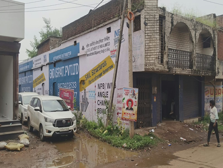 GST की टीम गुटखा लेकर रायपुर रवाना हो गई है।
