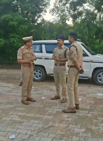 पुलिस ने इलाके की घेराबंदी कर सबूत जुटाए। शव को पोस्टमॉर्टम के लिए भिजवाया।