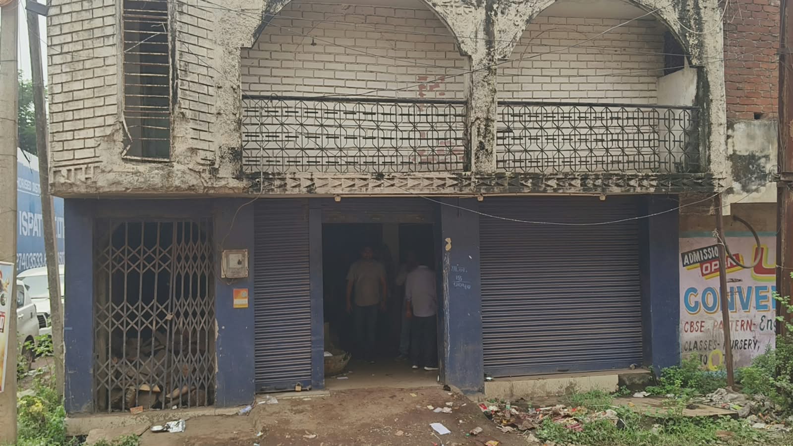 कुम्हारी के स्टेशन चौक इलाके में इसी फैक्ट्री पर छापेमारी हुई है।