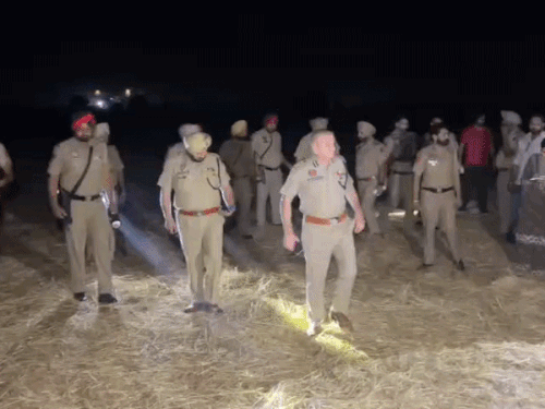 मुठभेड़ के बाद मौके पर पहुंचे पुलिस कमिश्नर हरमनबीर सिंह गिल।