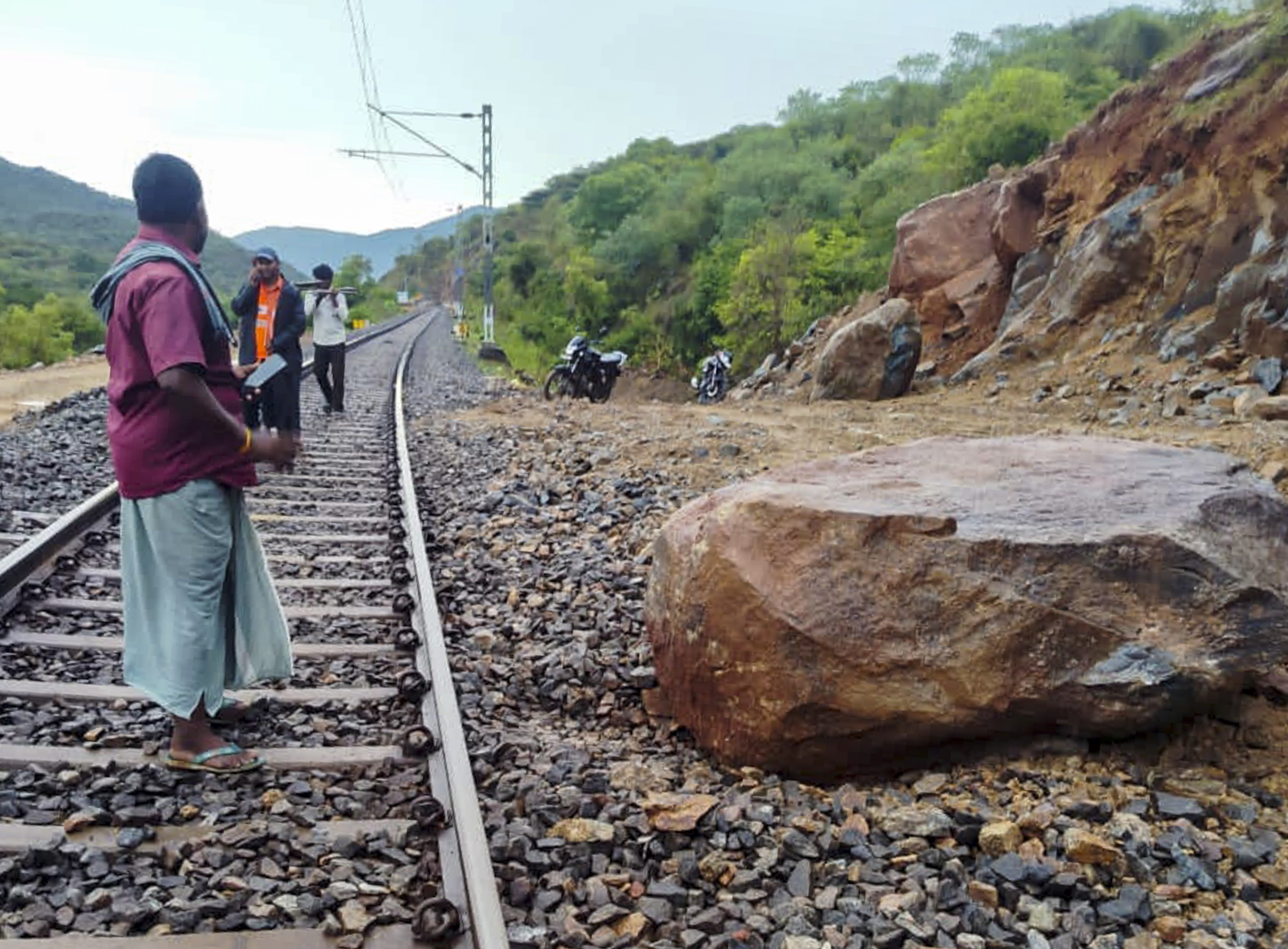 A rock that fell onto the tracks near Karadu in Muthampatti, Dharmapuri, Tamil Nadu, after heavy rain collided with the Nagercoil-Bengaluru Express.