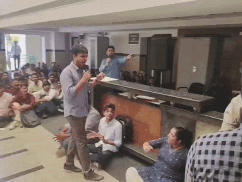 हड़ताल में पीजी, सीनियर रेजिडेंट, यूजी और इंटर्न डॉक्टर शामिल रहे।