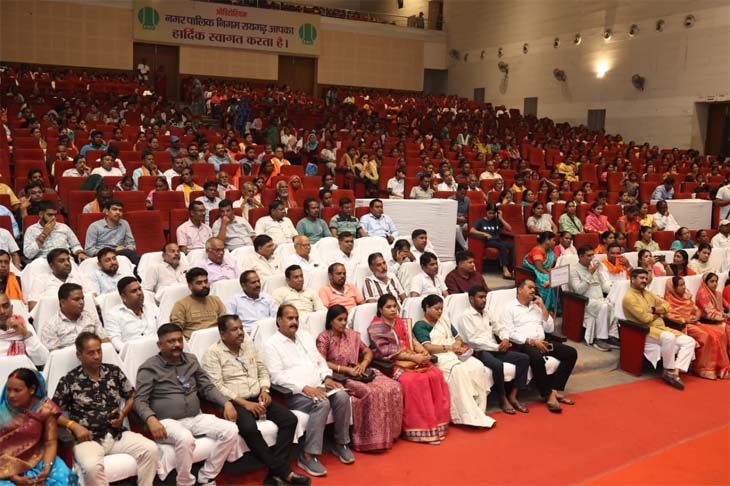 ऑडिटोरियम में लोकापर्ण व भूमिपूजन का कार्यक्रम का आयोजित किया गया