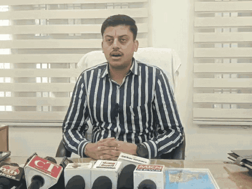शिक्षा बोर्ड सचिव दीपक बाबुलाल करवा।