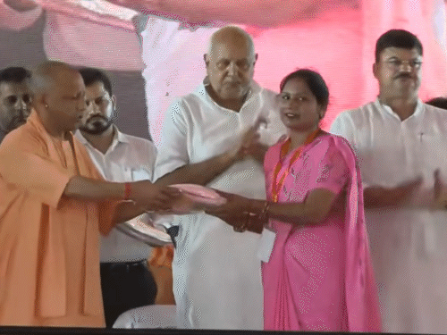 8 सितंबर, 2026 को अयोध्या में सीएम योगी ने आंगनवाड़ी वर्कर्स के मानदेय में बढ़ोतरी का ऐलान किया था।