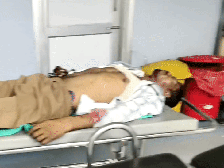 मृतक कैलाश का शव।