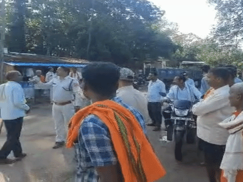 जान से मारने की धमकी देने का आरोप