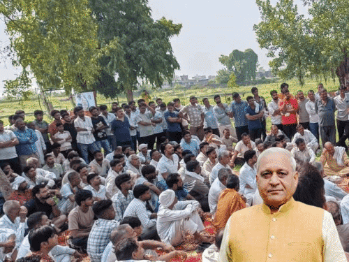 गांव के युवक-युवतियों की आपस में शादी पर पंचायत, सामाजिक बहिष्कार का फैसला|बालसमंद,Balsamand - Dainik Bhaskar