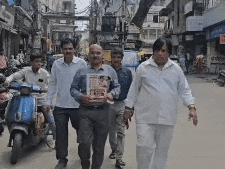 बैनर-पोस्टर लेकर मार्केट पहुंचे एसोसिएशन पदाधिकारी; डिजिटल अभियान भी शुरू|इंदौर,Indore - Dainik Bhaskar