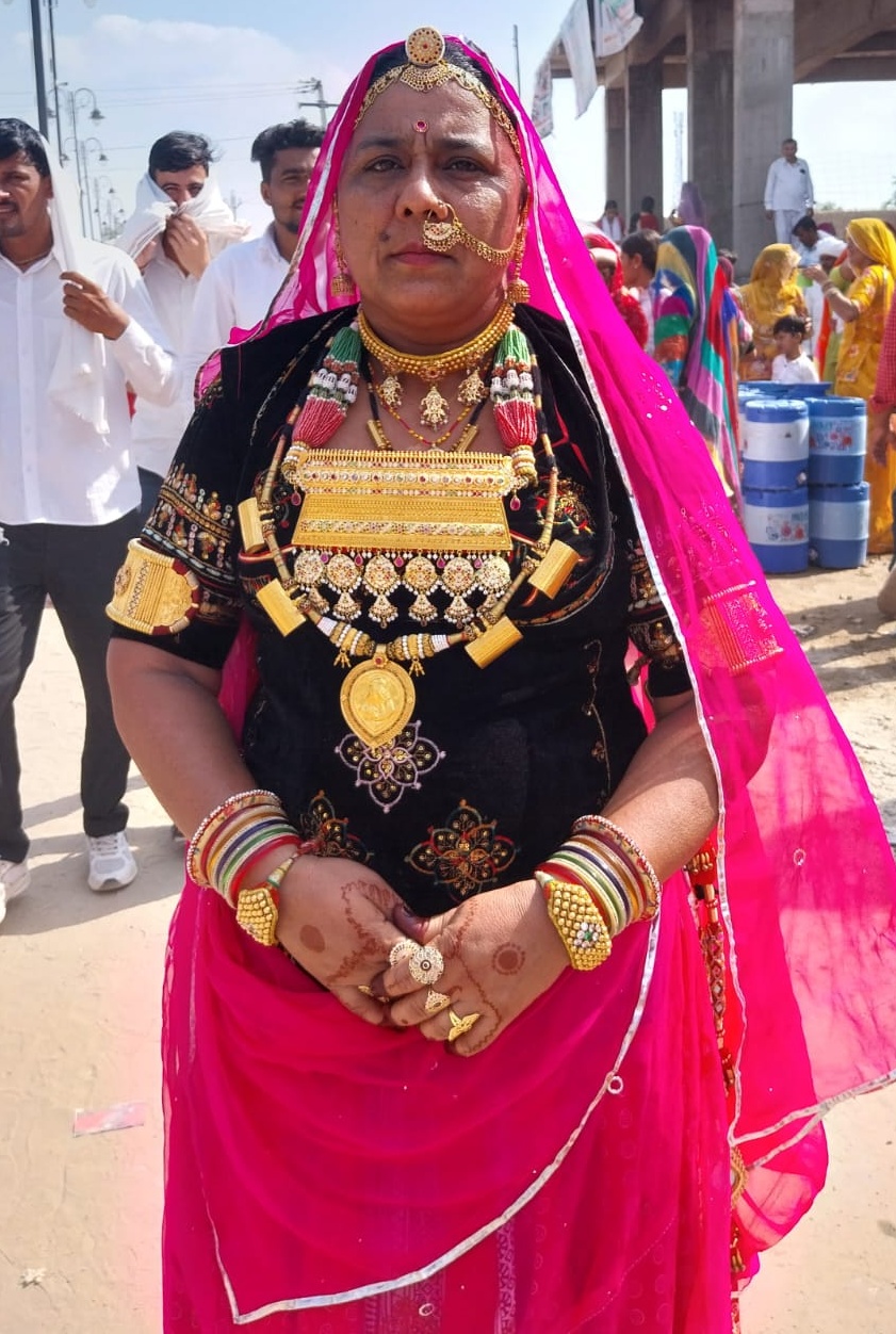 मेले में आईं खेजड़ली की नैना देवी ने बताया- मैं हर साल यहां आती हूं।