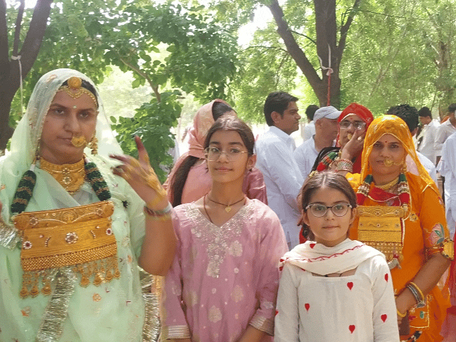 मेले में शामिल होने बिश्नोई समाज के लोग परिवार सहित पहुंचे।