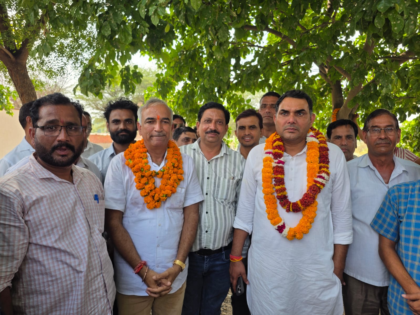 पालिकाध्यक्ष निर्वाचित होने के बाद अमित शर्मा मामा का भाजपा समर्थकों ने माला-साफा पहनाकर स्वागत किया।