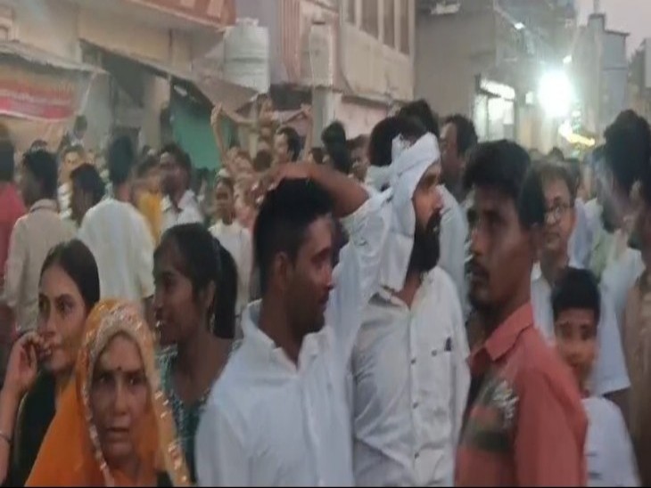जल विहार के समय टोंक शहर में भी लोगो की भारी भीड़ देखी गई।