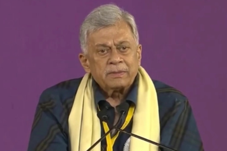 अनंत नाग को साल 2022 में बेंगलुरु नॉर्थ यूनिवर्सिटी द्वारा मानद डॉक्टरेट की उपाधि से भी नवाजा गया था।