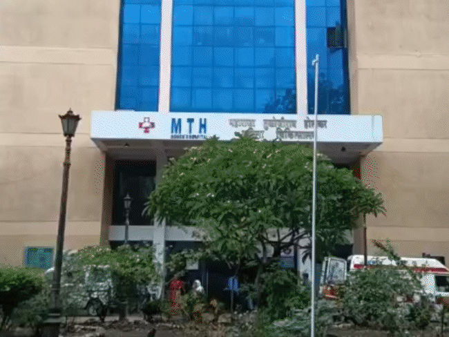 डॉ. सिम्मी से कथित तौर पर 14 से 15 घंटे तक काम कराया गया।