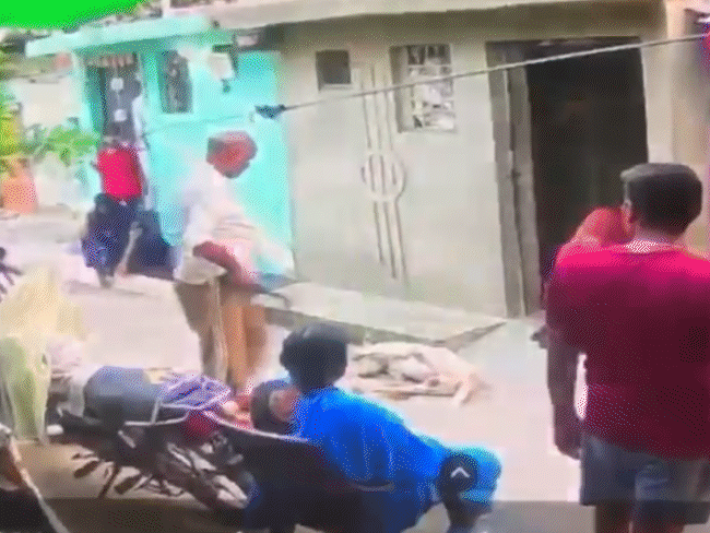 ग्वालियर में 15 मिनट तक दर्द से तड़पता रहा; दूसरे को भी मारने दौड़ा|ग्वालियर,Gwalior - Dainik Bhaskar