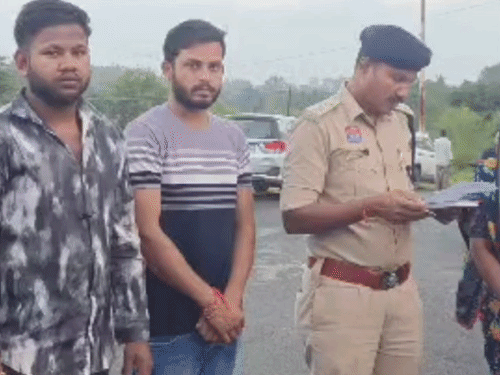 परिजनों ने हत्या का आरोप लगाते हुए कार्रवाई की मांग की थी।