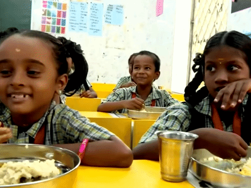 पेरुंथलैवर कामराजर फ्री ब्रेकफास्ट स्कीम के तहत अब कक्षा 6 से 8 तक के छात्रों को भी ब्रेकफास्ट मिलेगा।