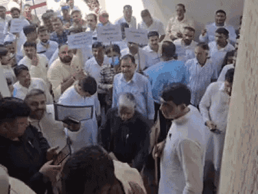 पंचकूला में HREC ऑफिस के बाहर सितंबर के दौरान ही हरियाणा बिजली कर्मचारी एवं इंजीनियर संयुक्त संघर्ष मोर्चा पदाधिकारियों ने प्रदर्शन किया।