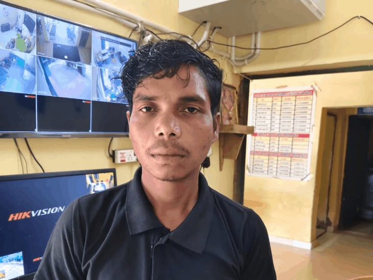 पुलिस ने आरोपी पति को हिरासत में ले लिया है।