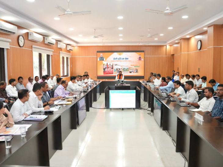 बैठक में औरंगाबाद, सासाराम और डेहरी शहरों की पेयजल आपूर्ति योजना की भी समीक्षा की गई।