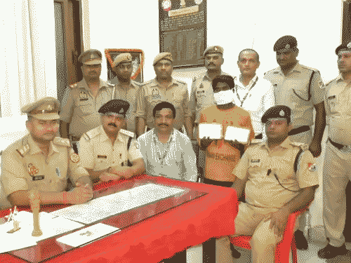 बनारस स्टेशन के सर्कुलेटिंग एरिया से हुआ शातिर मोबाइल स्नेचर गिरफ्तार।